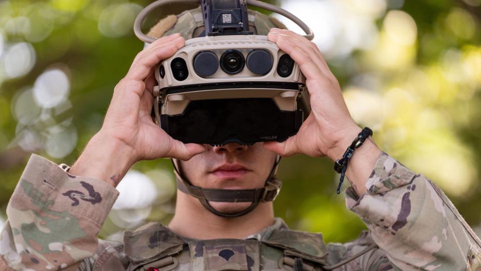 Spc. Layne Alfieri, a Soldier assigned to 1st Battalion, 87th Infantry Regiment, 1st Infantry Brigade Combat Team, 10th Mountain Division, dons an Integrated Visual Augmentation System (IVAS) 1.2 protype during the IVAS 1.2 Phase One User Assessment held by Program Executive Office (PEO) Soldier on Fort Drum, August 22. (Jason Amadi/Army)