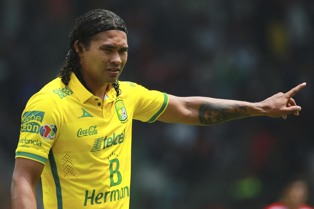 Gullit Peña en un partido de agosto de 2015 entre León y Toluca, en el Estadio Nemesio Diez. (Getty Images)