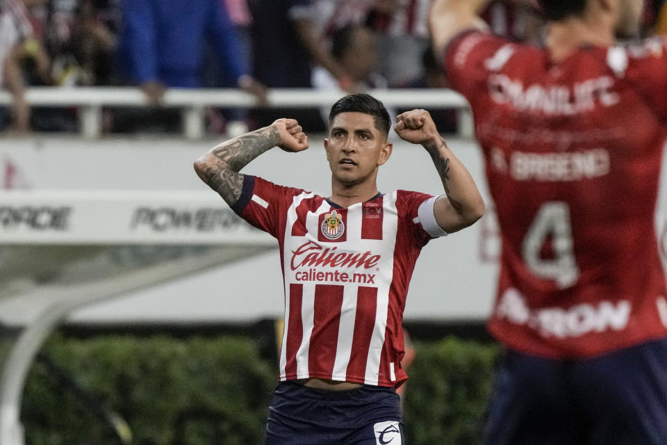 Víctor Guzmán celebra tras anotar el segundo gol de Guadalajara ante Tigres en la final de la Liga MX, el domingo 28 de mayo de 2023, en Guadalajara. (AP Foto/Eduardo Verdugo)