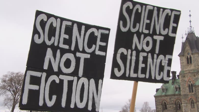 Marchers show solidarity with U.S. scientists at Earth Day rally in Ottawa