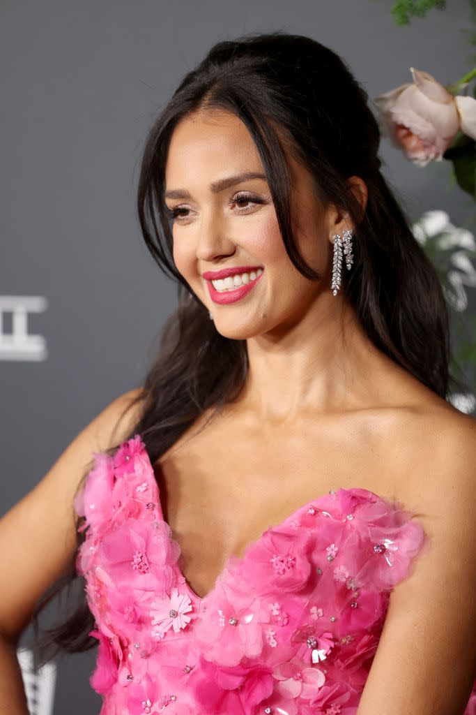 Jessica Alba, bangs, curtain bangs