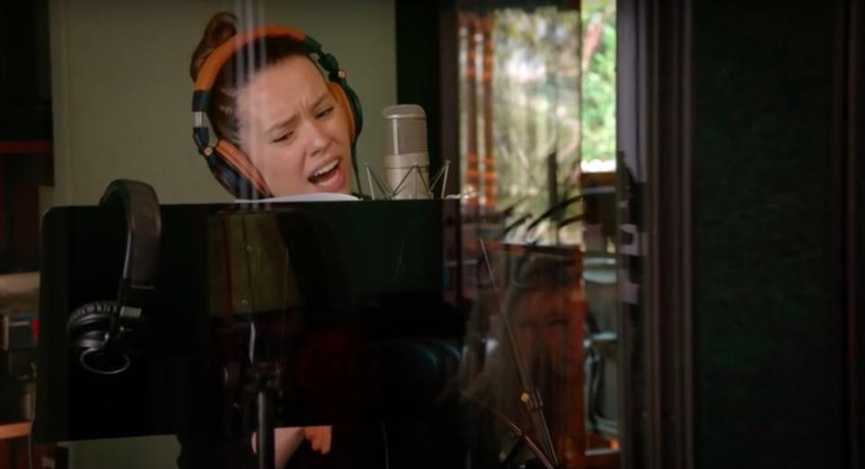 You must hear Daisy Ridley sing this beautiful broadway classic with Anne Hathaway