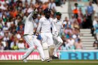 Britain Cricket - England v Pakistan - Fourth Test - Kia Oval - 14/8/16 Pakistan players celebrate the wicket of England's Moeen Ali Action Images via Reuters / Paul Childs
