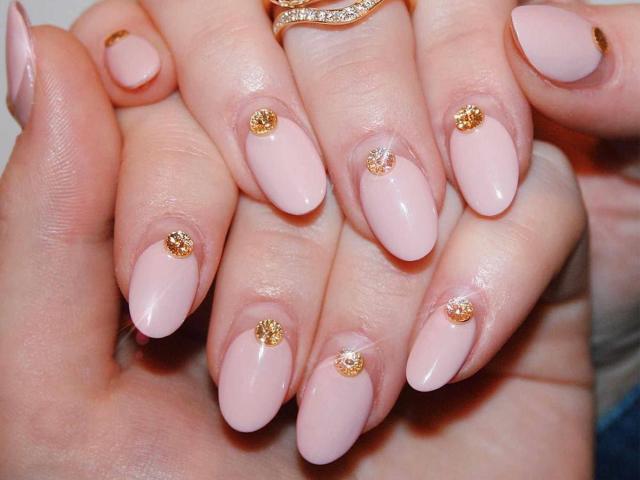 38 Rose Gold Nail Designs To Save For Your Next Manicure Appointment