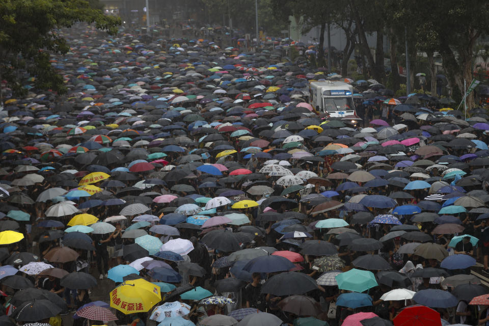 Cientos de miles toman las calles de Hong Kong