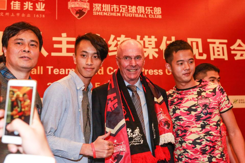 Sven-Goran Eriksson, center, the new head coach of China's Shenzhen Kaisa Football Club, poses with fans at a press conference for his appointment in Shenzhen city, south China's Guangdong province, 5 December 2016.Former England boss Sven-Goran Eriksson was appointed manager of Chinese second tier club Shenzhen FC on Monday (5 December 2016). The 68-year-old Swede will replace former Netherlands midfielder Clarence Seedorf, who took over in July but failed to win promotion. Eriksson, who managed England between 2001 and 2006, left Chinese Super League team Shanghai SIPG in November after two 