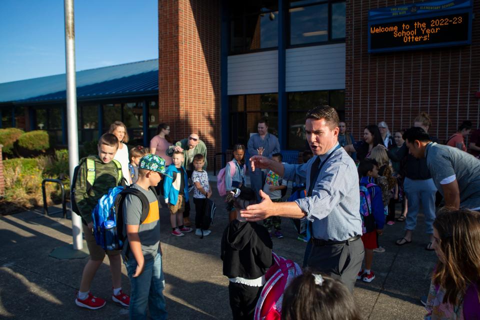 Charlie Jett, principal at Two Rivers-Dos Rios Elementary School, helps organize students on the first day of school in Springfield this year.