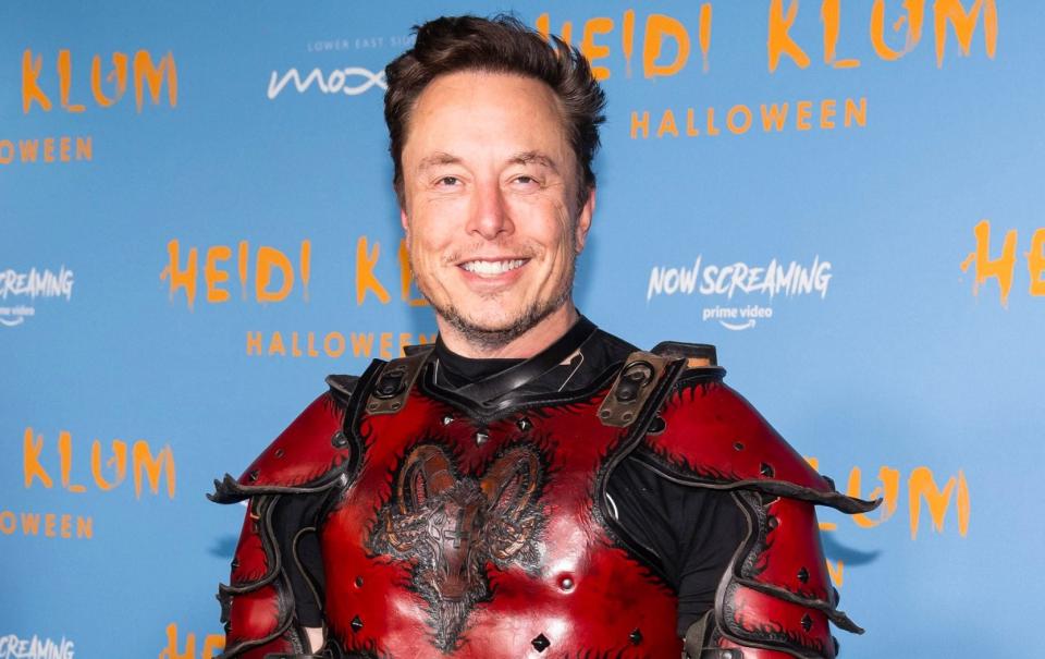  Elon Musk attends Heidi Klum's 21st Annual Halloween Party at Sake No Hana at Moxy Lower East Side on October 31, 2022 - Gotham/ FilmMagic