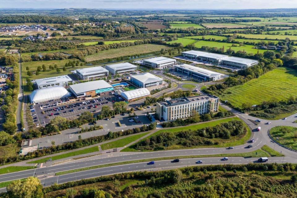 A CGI image of how Catalyst Bicester Technology Park will look once complete i(Image: Albion Land)/i