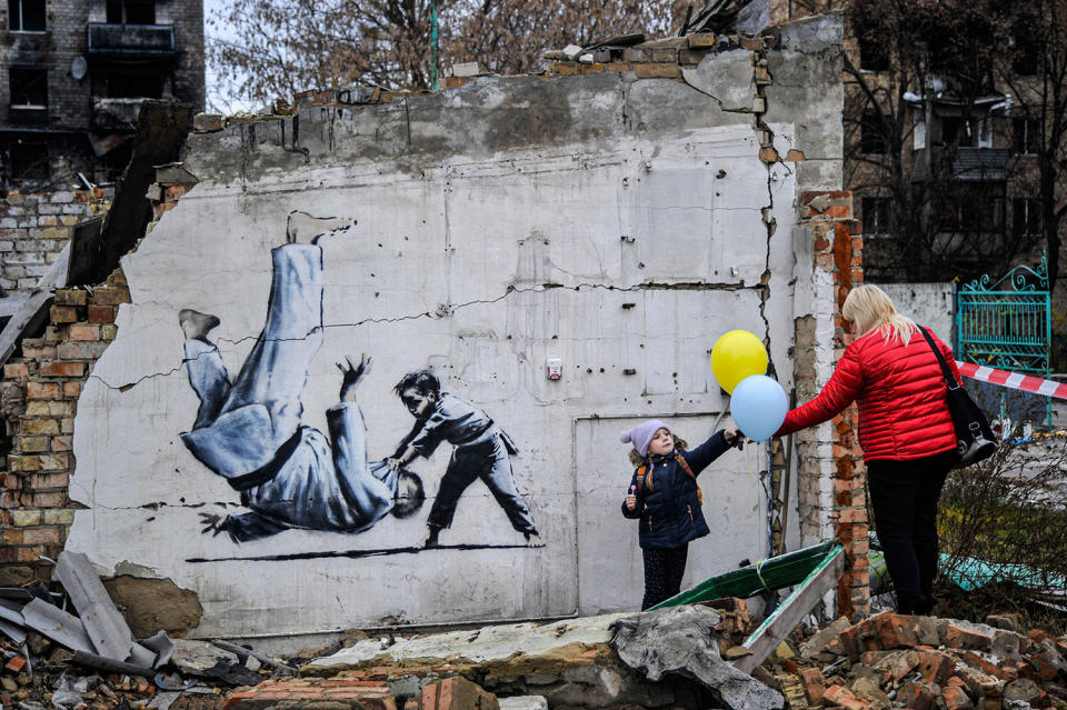 Banksy-Style Murals Appear in Ukraine