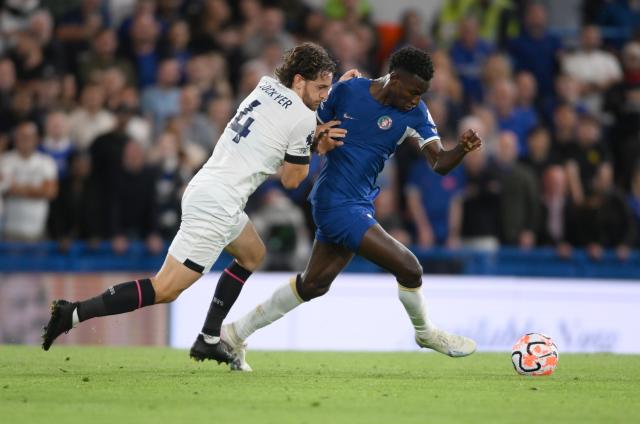 Koka - Partida entre Luton Town e Bournemouth é suspensa após colapso  cardíaco de jogador