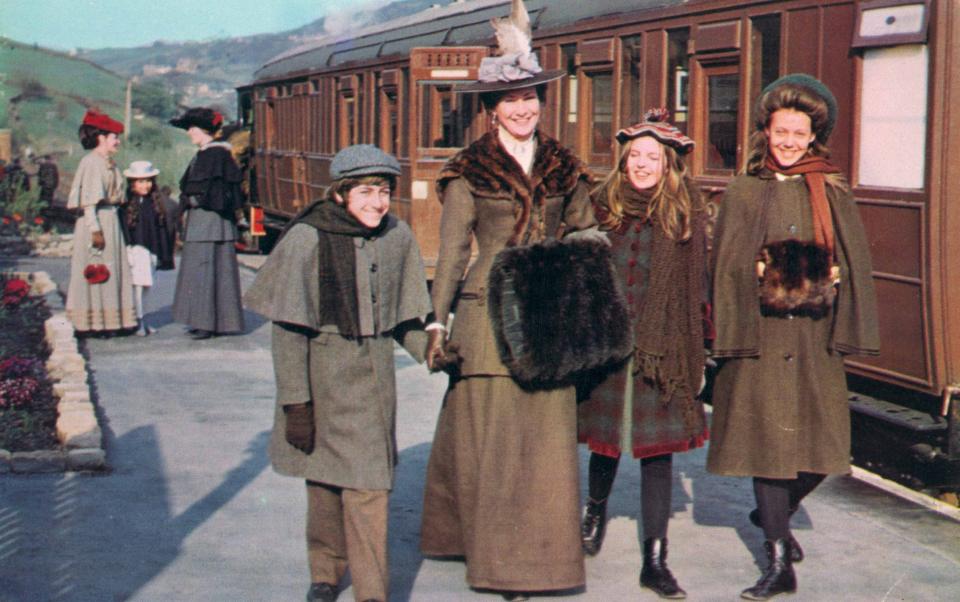 Thomsett (second from right) in The Railway Children - Shutterstock