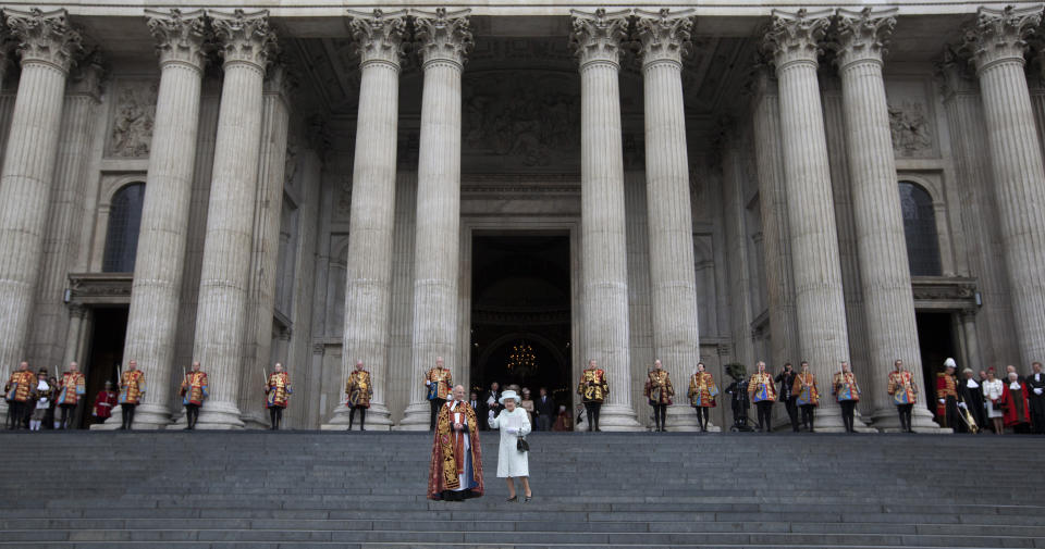 Britain's Queen Elizabeth II accompanied by the Dean of St Paul's Cathedral David Ison walks down the stairs of St Paul's Cathedral, London following a national service of thanksgiving for the Queen's Diamond Jubilee Tuesday, June 5, 2012. Crowds cheering "God save the queen!" and pealing church bells greeted Queen Elizabeth II on Tuesday as she arrived for a service at St. Paul's Cathedral on the last of four days of celebrations of her 60 years on the throne. (AP Photo/Alastair Grant)