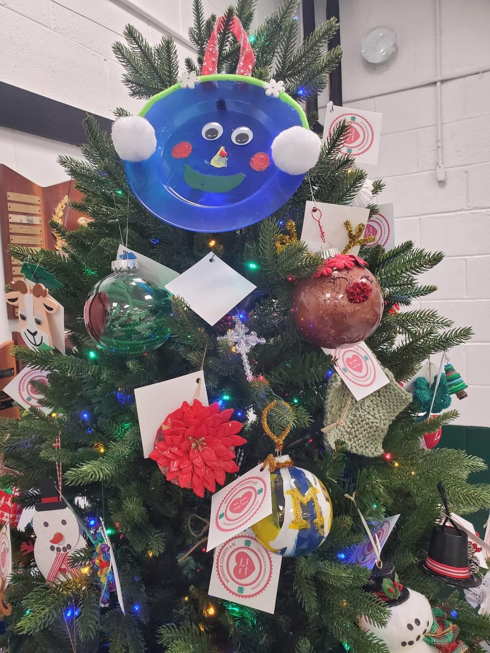 A Christmas tree ornament auction debuted at this year's dinner. 4-H youth made handmade ornaments that were sold for donations. The ornament sale raised nearly $400 for the 4-H program.