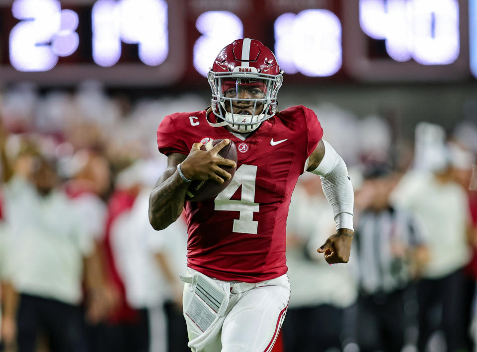 Bagaimana Jalen Milroe dan Crimson Tide akan menghadapi suasana laga tandang di Stadion Camp Randall? (Brandon Sumrall/Getty Images)