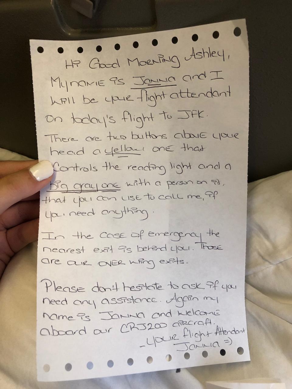 The 16-year-old girl says she will "cherish" a letter a flight attendant gave her on her first flight alone. Source: Twitter