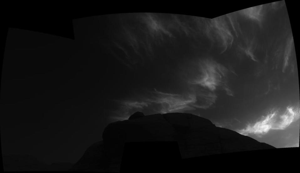 curiosity rover spots twilight clouds on mars