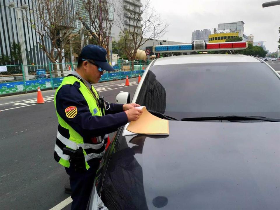 交通新制上路，警方也勤於取締違規，特別是違停車輛。(示意圖，與內文無關／資料照)