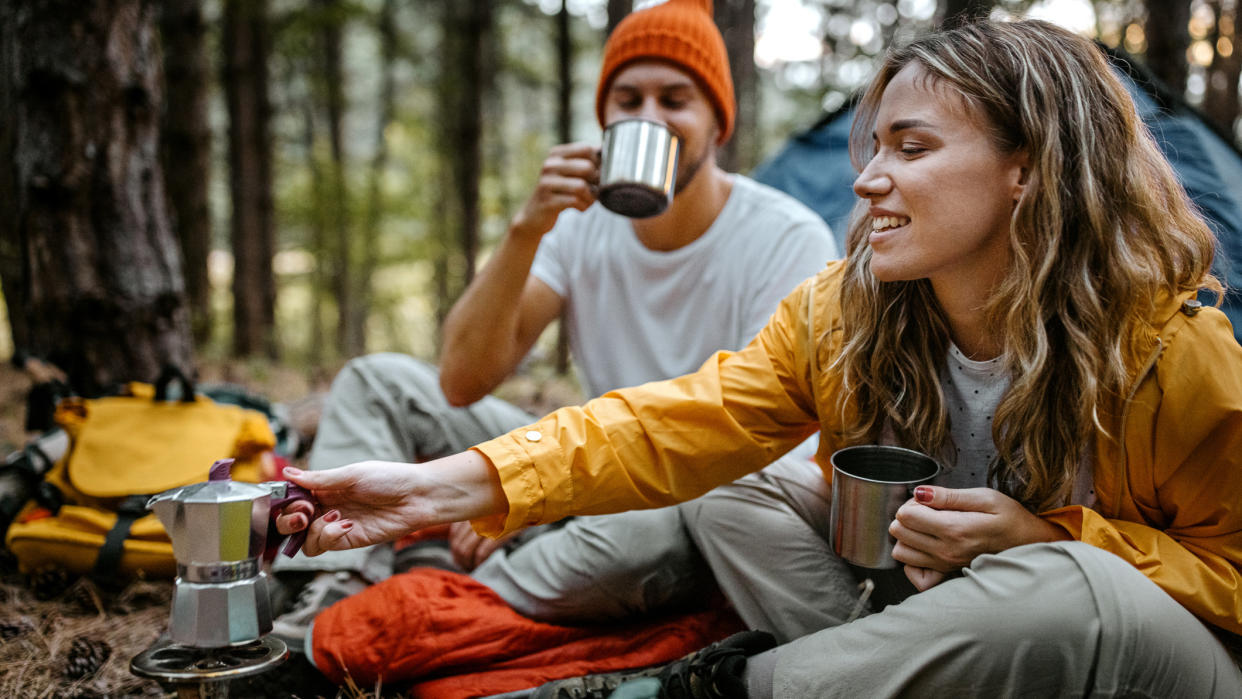  Best hot drinks for camping: drinking coffee in camp. 