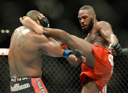 Jon Jones (R) defended his light heavyweight title vs. Daniel Cormier. (USA TODAY Sports)