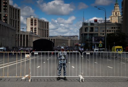 A serviceman of Russia's National Guard secures an area during a rally organised by Union of Journalists in Moscow