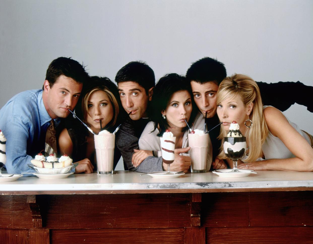 FRIENDS 1994-2004 serie TV creee par David Crane et Marta Kauffman Matthew Perry Jennifer Aniston David Schwimmer Courteney Cox Arquette Matt LeBlanc