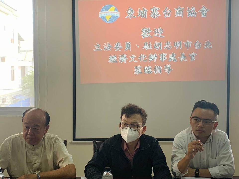 國民黨立委飛往柬埔寨救回一名被賣過去的陳姓男子，不過同行的18歲鄭姓高中生卻下落不明。   圖：翻攝洪孟楷臉書