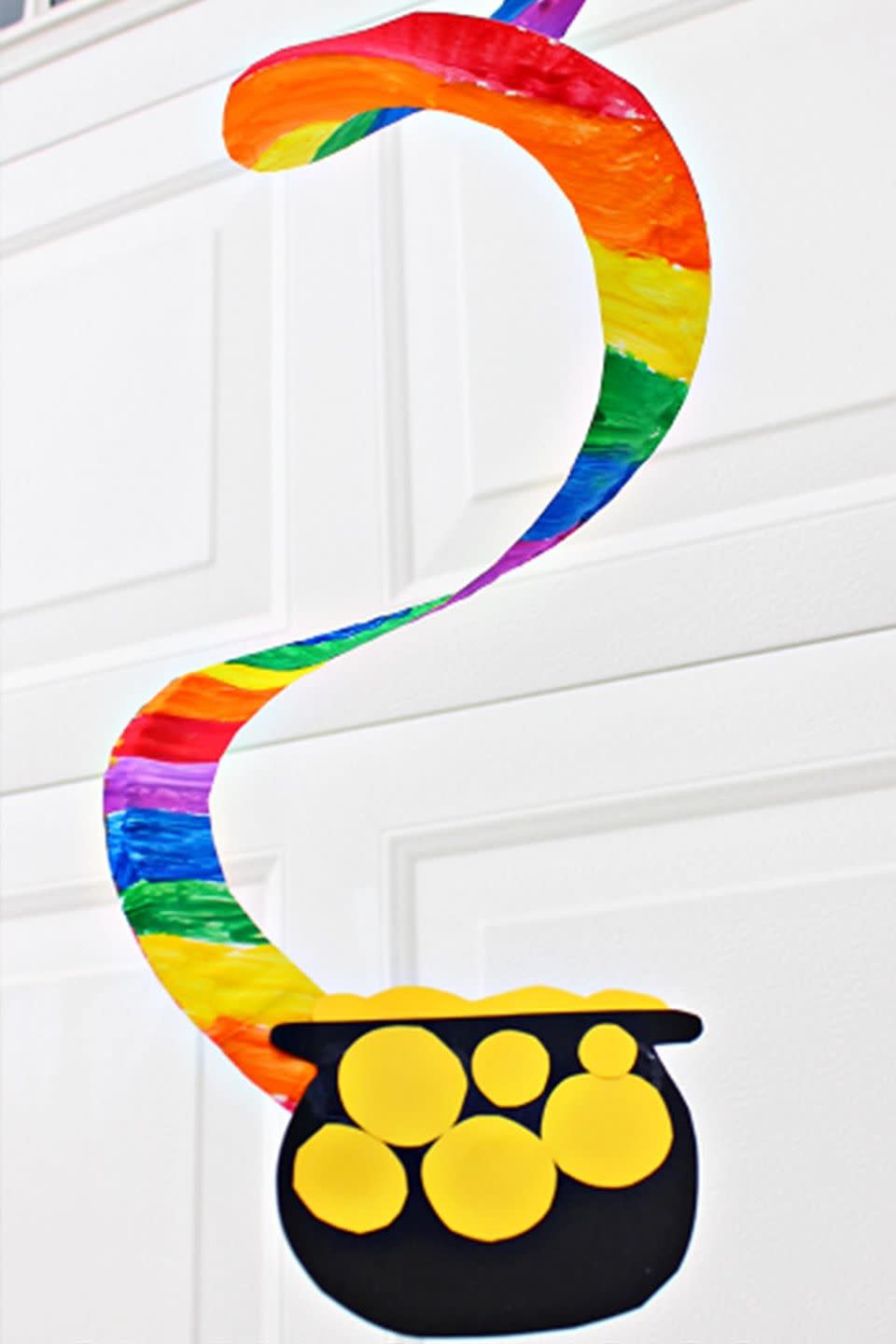 37) End of the Rainbow Paper Plate Twirler