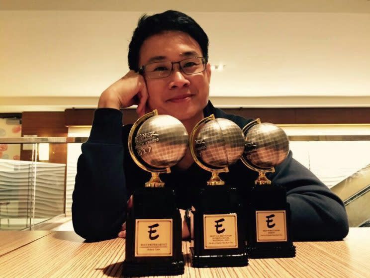 Photo of Sonny Liew with his three Eisner awards: Chan Shiuan