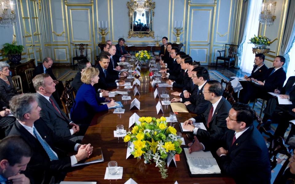 US President Barack Obama attends a meeting with Chinese President Hu Jintao (6th Centre R) at Winfield House in 2009 - Credit: AFP