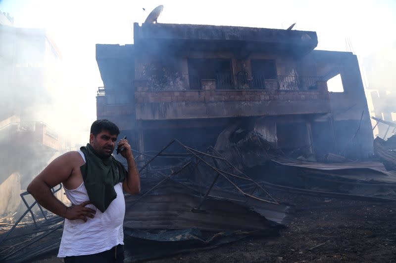 Residents flee as winds fan massive wildfire in southern Turkey