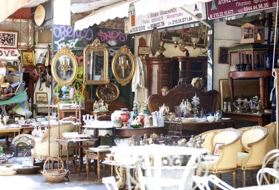 Browse Monastiraki flea market (Getty)