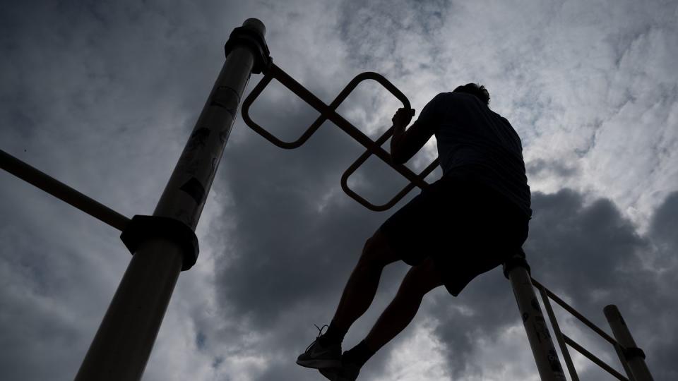 Für den Aerosol-Experten Christof Asbach liegen die Corona-Gefahren nicht auf dem Sportplatz.