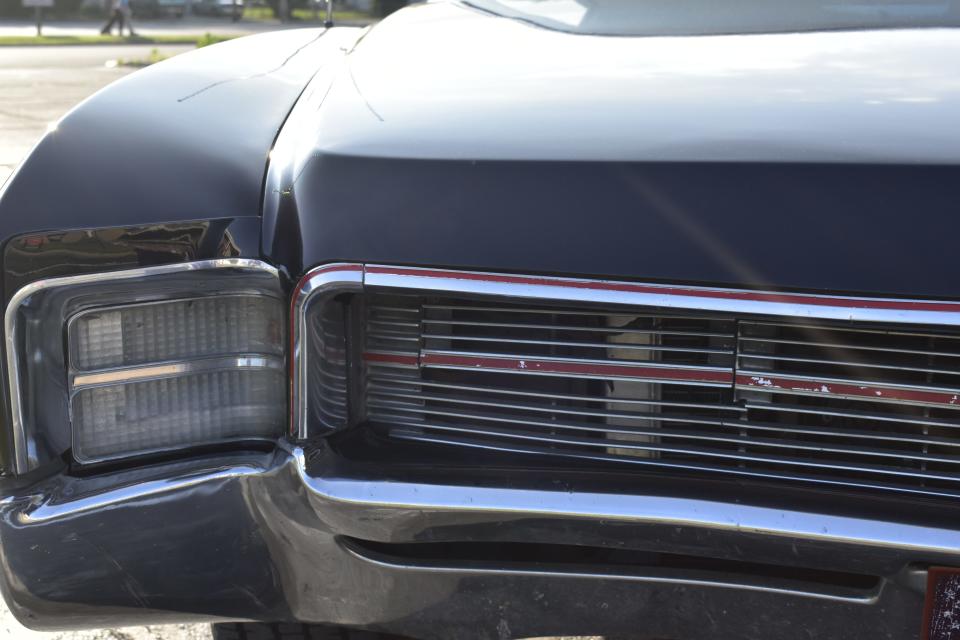 The headlights on the 1967 Riviera disappear when turned off