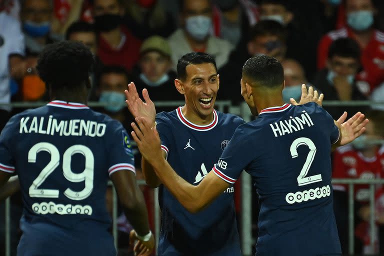 Di María celebra su gol con Achraf Hakimi, otra de las incorporaciones deluxe del conjunto parisino