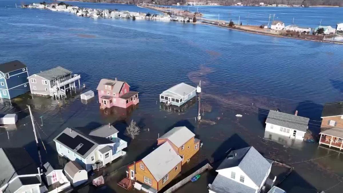 Drone video Extreme flooding in Hampton Beach, NH; Police declare