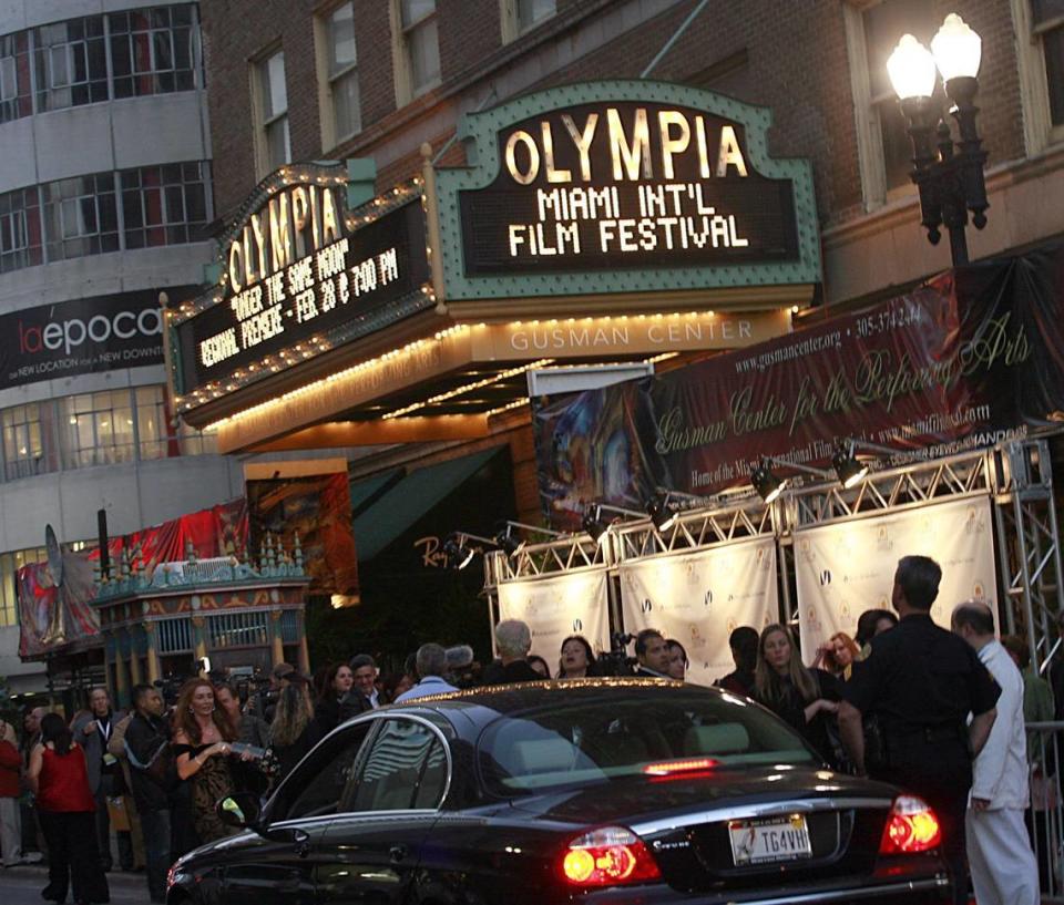 Foto de archivo de la noche inaugural del Festival Internacional de Cine de Miami 2008 en el Olympia Theater del Gusman Center for the Performing Arts, en el downtown de Miami. El Olympia fue operado en su día por Publix Theatres Corporation. Cuando el fundador de Publix tomó prestado el nombre de Publix para su cadena de supermercados en 1930, la cadena de cines de los años 20 ya estaba en quiebra.