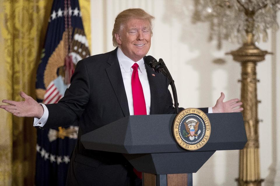 El presidente Donald Trump habla durante una conferencia de prensa el jueves 16 de febrero de 2017, en la Sala Este de la Casa Blanca en Washington. (AP Foto/Andrew Harnik)