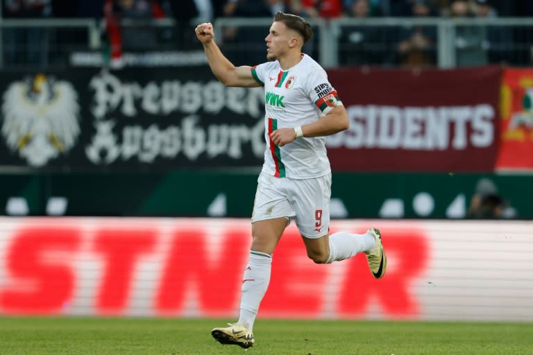 Stuttgart verpflichten Stürmer Demirovic von Augsburg