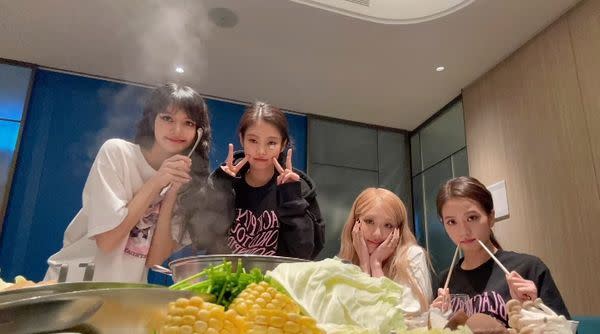 BLACKPINK 對台灣火鍋讚不絕口。（圖／翻攝自Lisa Instagram）