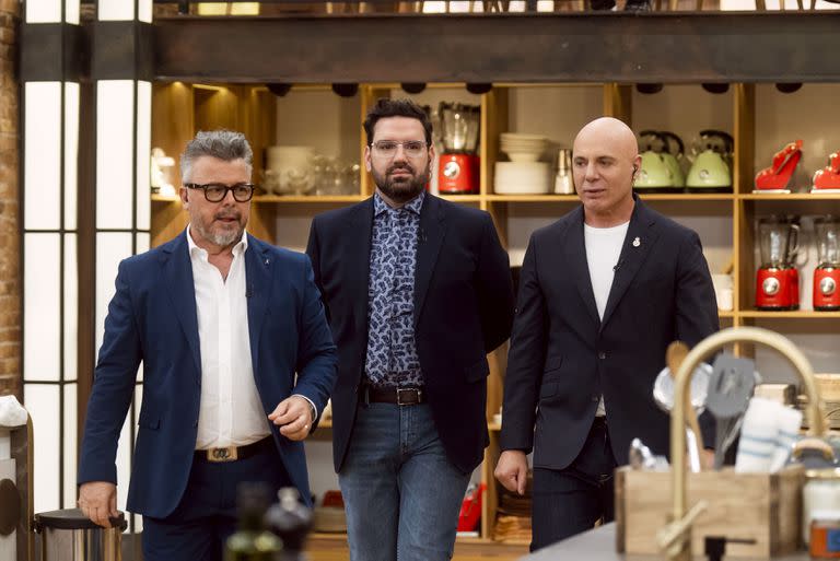 Donato de Santis, Damián Betular y Germán Martitegui, el histriónico jurado de MasterChef, un puntal ineludible del ciclo