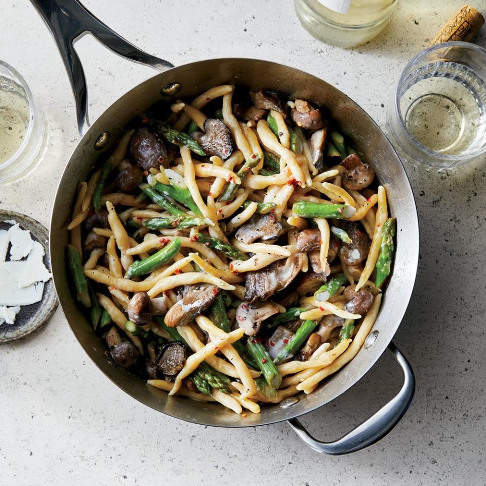 Pasta with Asparagus and Mushrooms