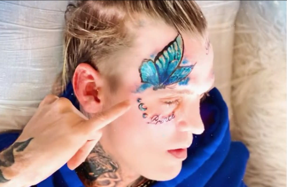 Aaron Carter gets face tattoo in honour of late sister Leslie credit:Bang Showbiz