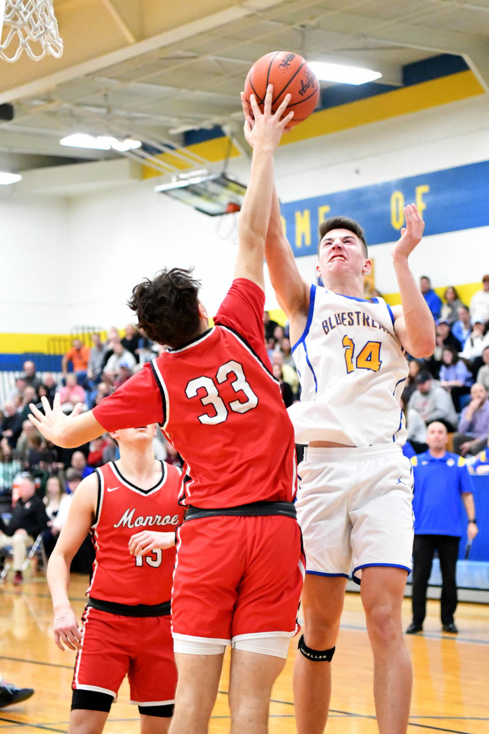 Kirby Carsten of Ida goes up for a shot over Tanner Collett (33) and Lucis Rzepa of Monroe last season.