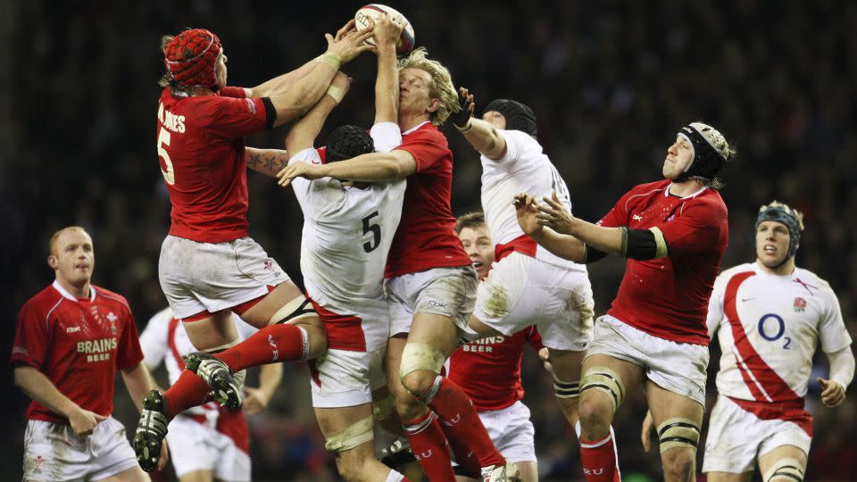 Steve Borthwick of England battles Wales' Alun Wyn Jones (L) and Alix Popham in the RBS Six Nations Championship in 2008. - Paul Harding/Action Images/Reuters