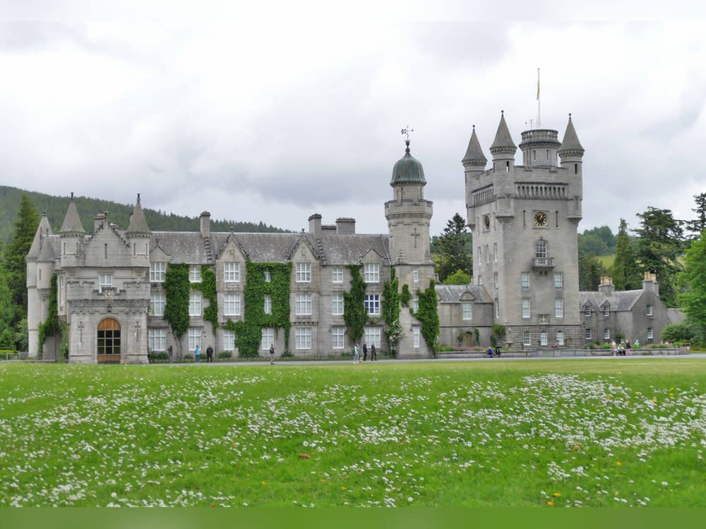 Erstmals dürfen Besucherinnen und Besucher auch in das Schloss Balmoral - nicht nur in den Park. (Bild: imago/Kay-Helge Hercher)