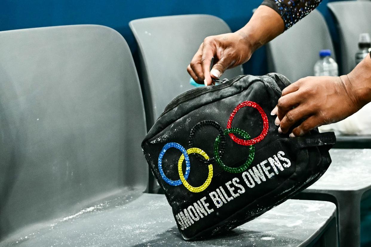 Simone Biles' bag features the Olympic rings and her married name of "Simone Biles Owens." She is marred to former Packers safety Jonathan Owens.