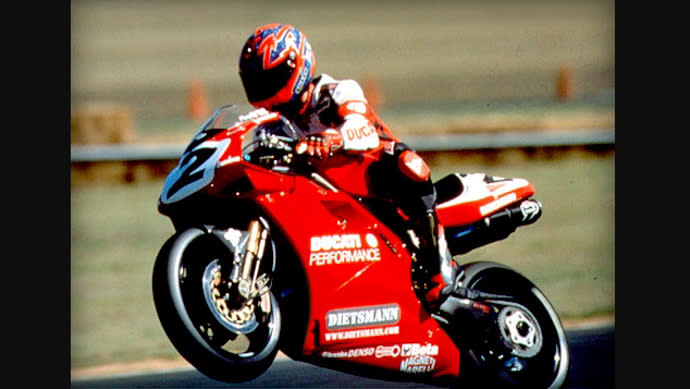 Carl Fogarty在1998年及1999連續拿下WSBK的年度冠軍。