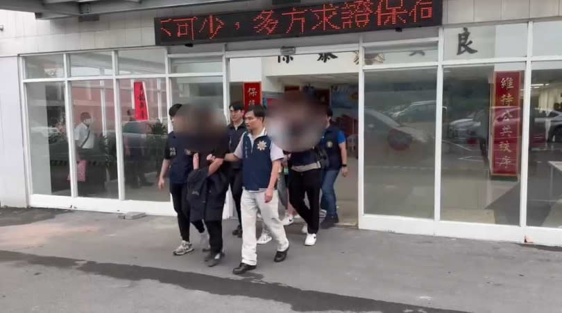  蔡姓男子在信義區經營銀樓，卻不敵金錢誘惑協助詐團洗錢，遭警方逮捕。（圖／翻攝畫面）