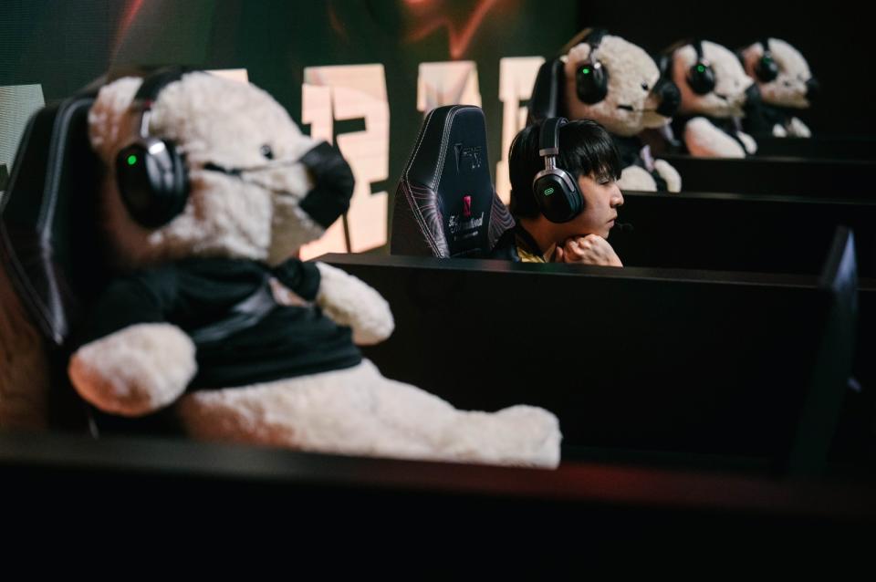 Royal Never Give Up's xNova was forced to play alone on the Main Event stage of The International 11  as his teammates had to play from isolation after testing positive for COVID-19. (Photo: Valve Software)